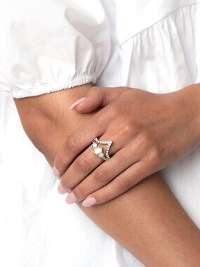 Paparazzi Jewelry Accessories - Chevron Celebrity - Yellow Ring - Vintage